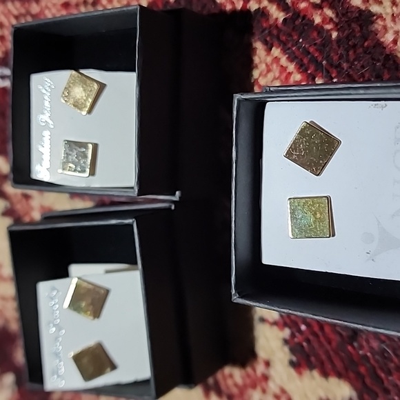 Square stud earrings - Picture 4 of 5